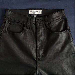 Abercrombie High-Rise Ankle Straight Jeans